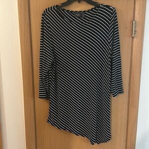 Chico’s Travelers Women’s Striped Asymmetrical Tunic Top Black White Large (2)